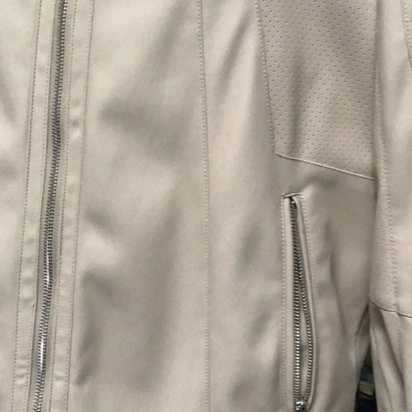 SUGARDADDYS Inc.Pleather tan jkt.Bomber !!!Detail galore.Zip on sleeves too.